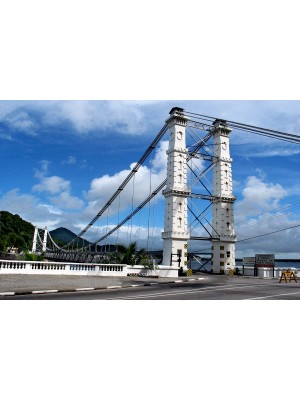 Ponte Pênsil em sua mais exuberante postura. São Vicente - SP.