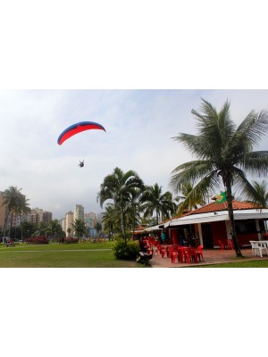 Orla da Praia do Itararé com Pouso de Paraglider